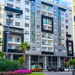 Luxoria Home - Centric Flat, Proximity To Corniche
